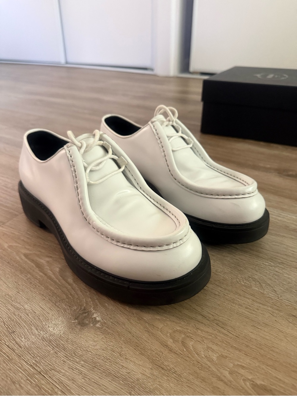Prada White Leather Derby Shoes with Black Soles Men UK 9 /US 10
